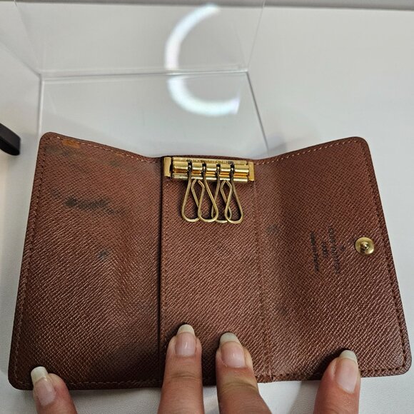 Louis Vuitton Key Holder - Full Inclusion - Picture 3 of 11